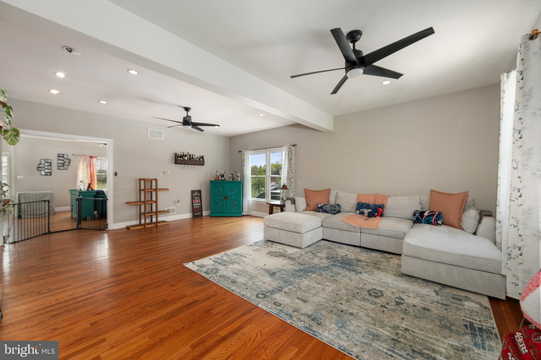 173 West Pleasant Grove Road Jackson, NJ 08527 - Photo 20 of 47 a living room with furniture and wooden floor