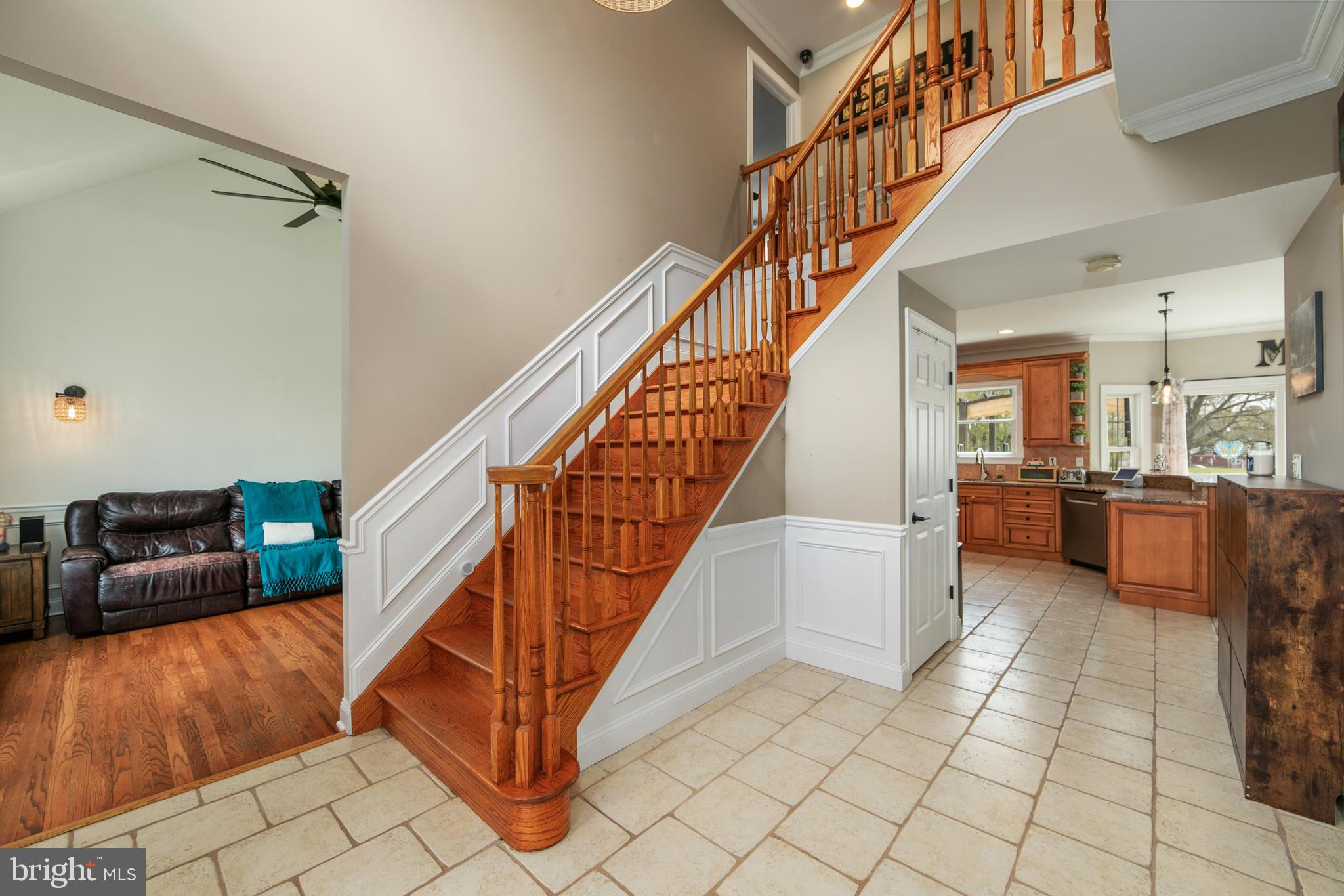 173 West Pleasant Grove Road Jackson, NJ 08527 - Photo 6 of 47 a view of entryway and hall