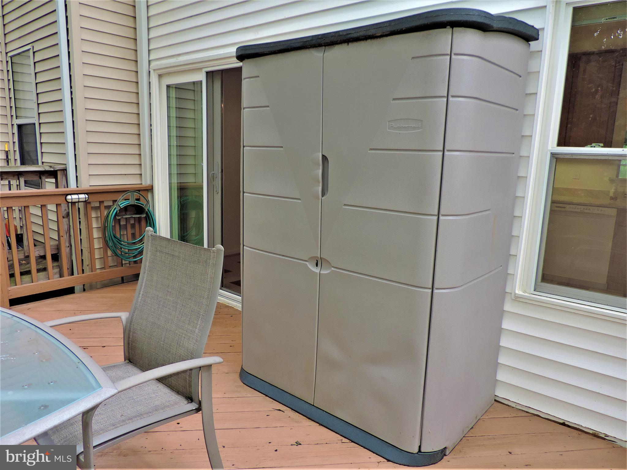1111 Ingate Road, Unit 1111 Halethorpe, MD 21227 - Photo 34 of 36 Upper Level Deck