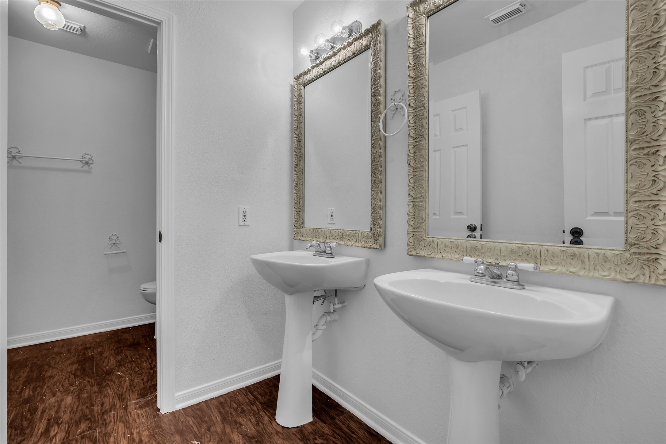 701 Ravensworth Drive Conroe, TX 77302 - Photo 10 of 14 a bathroom with a sink and a mirror