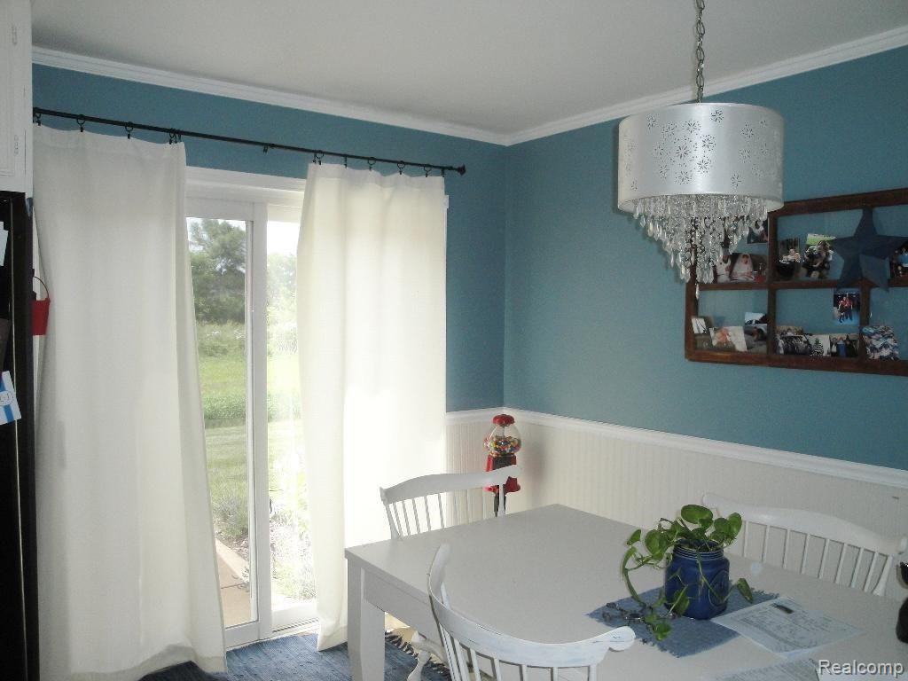 67976 Van Dyke Road, Unit 10 Washington, MI 48095 - Photo 5 of 18 #5 Eating Area.jpg
