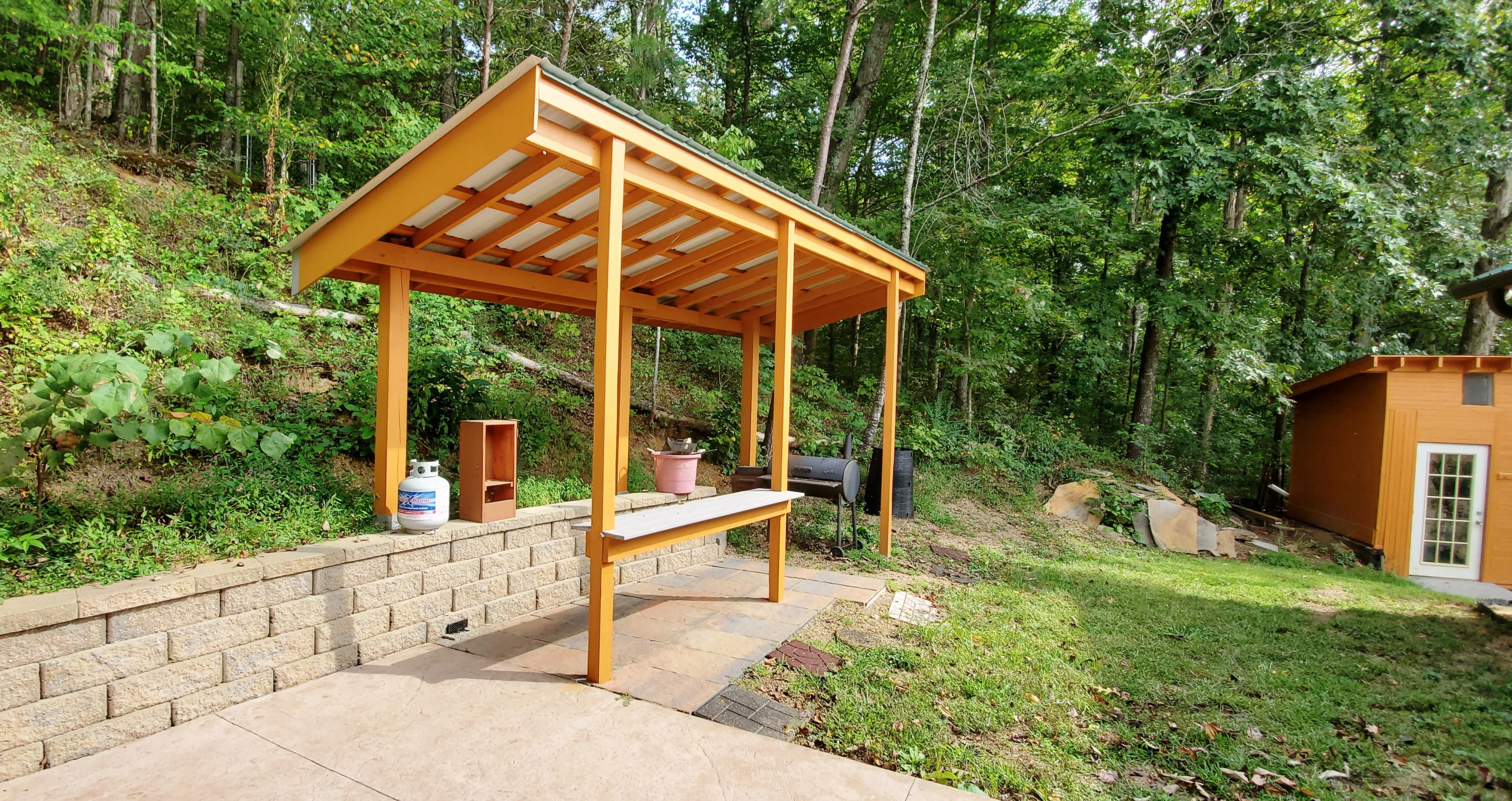180 Windsong Road Clinton, TN 37716 - Photo 27 of 33 CoveredGrillArea