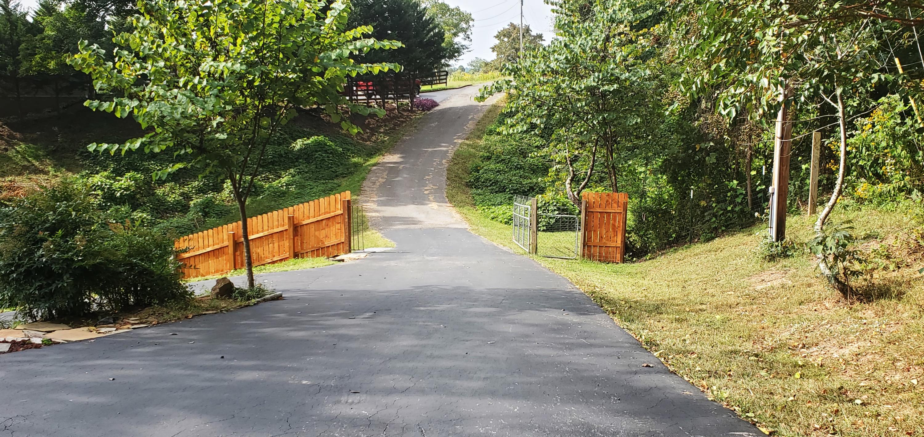 180 Windsong Road Clinton, TN 37716 - Photo 29 of 33 GateEntrance