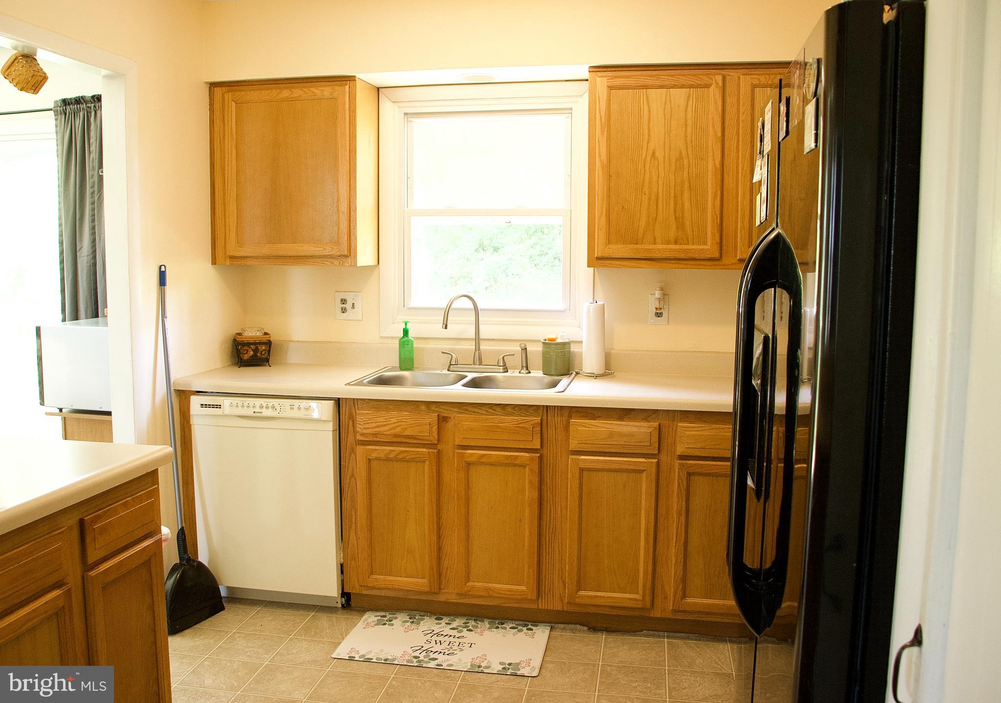445 Calyn Drive Reading, PA 19607 - Photo 4 of 25