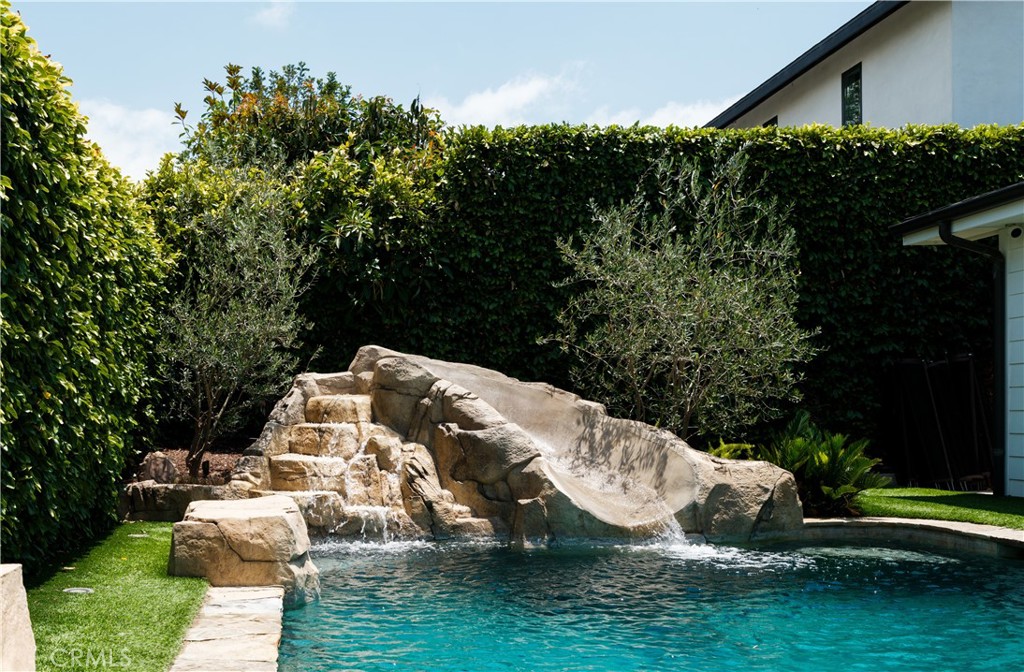 1312 Nottingham Road Newport Beach, CA 92660 - Photo 28 of 33