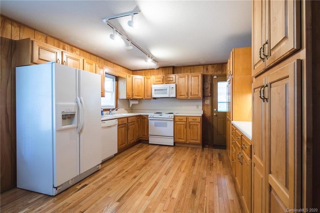 100 Looney Powell Road Rosman, NC 28772 - Photo 7 of 29 Gallery Image 7