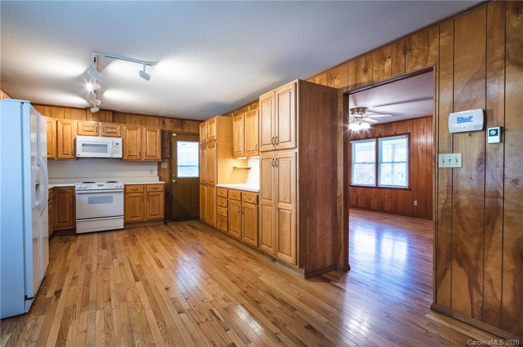 100 Looney Powell Road Rosman, NC 28772 - Photo 8 of 29 Gallery Image 8