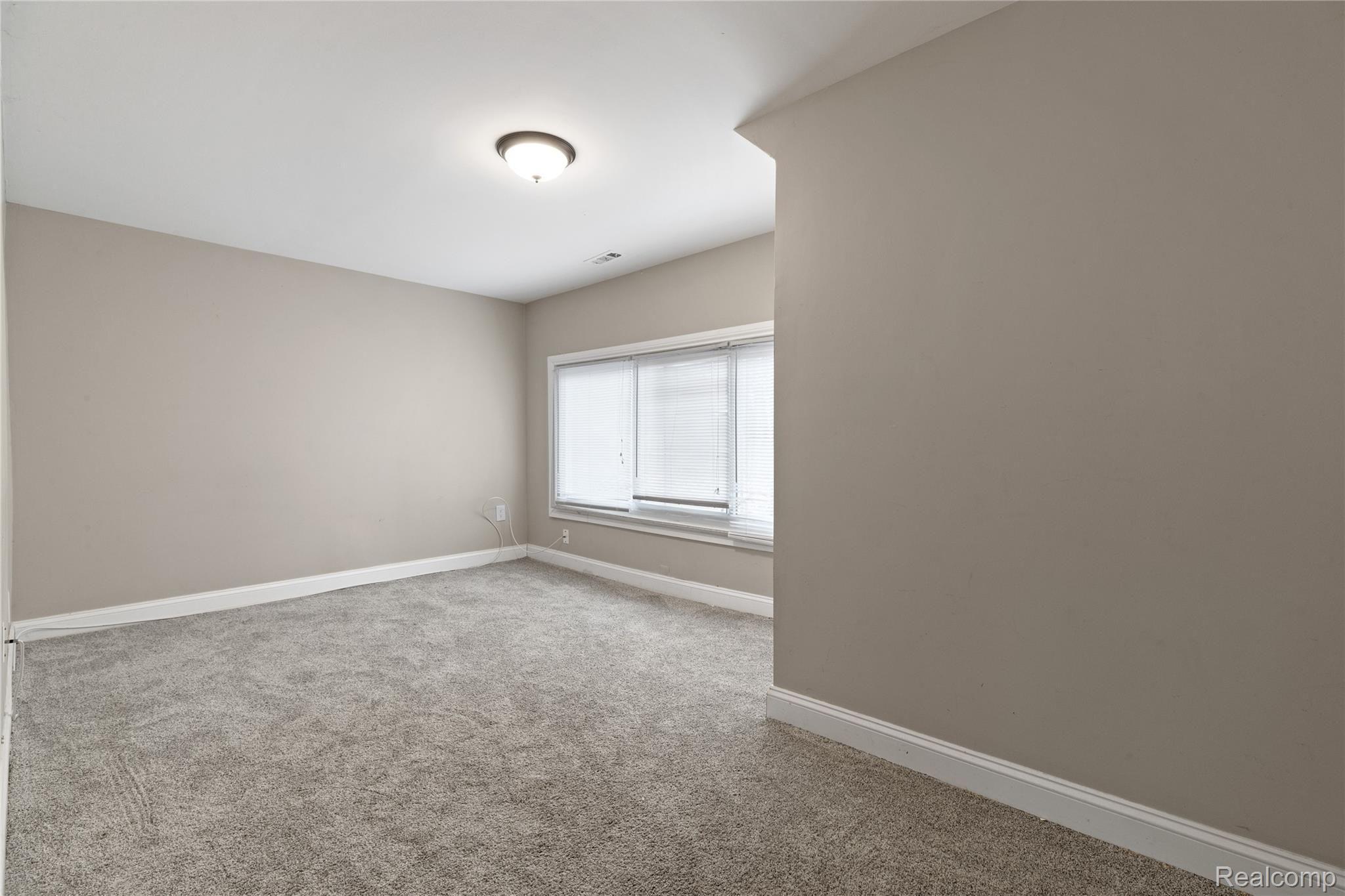 3371 York Road Rochester, MI 48309 - Photo 9 of 38 3371 York St-9.jpg
