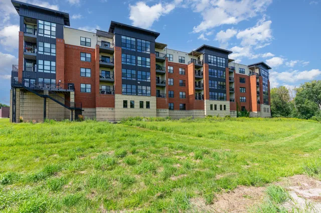 $382,000 | 101 St Olaf Avenue, Unit 407, Northfield, MN 55057