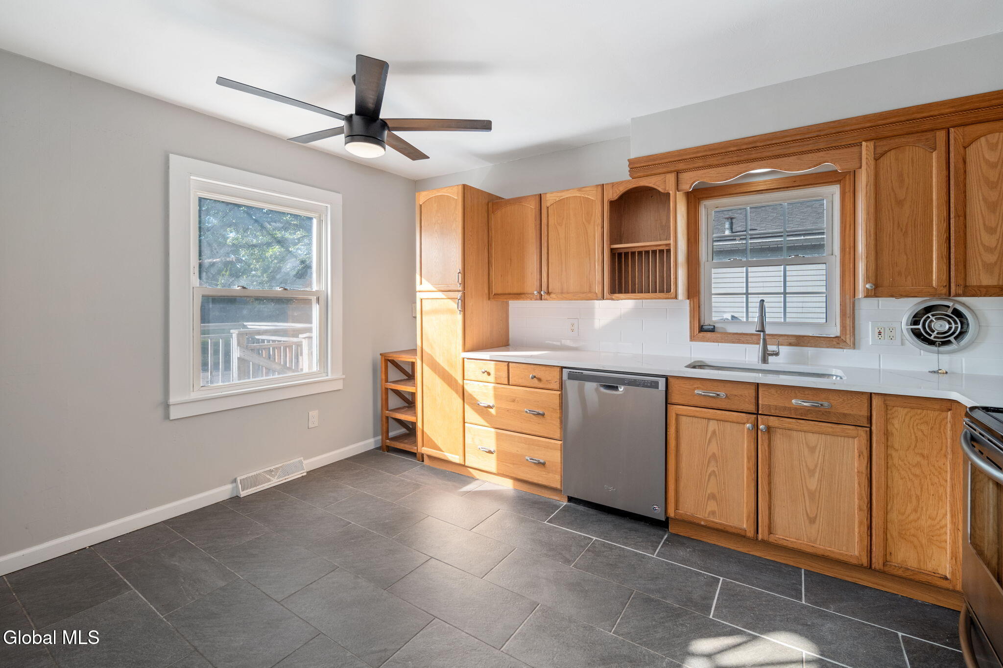420 Chiswell Road Schenectady, NY 12304 - Photo 10 of 34 10-420ChiswellSt_10