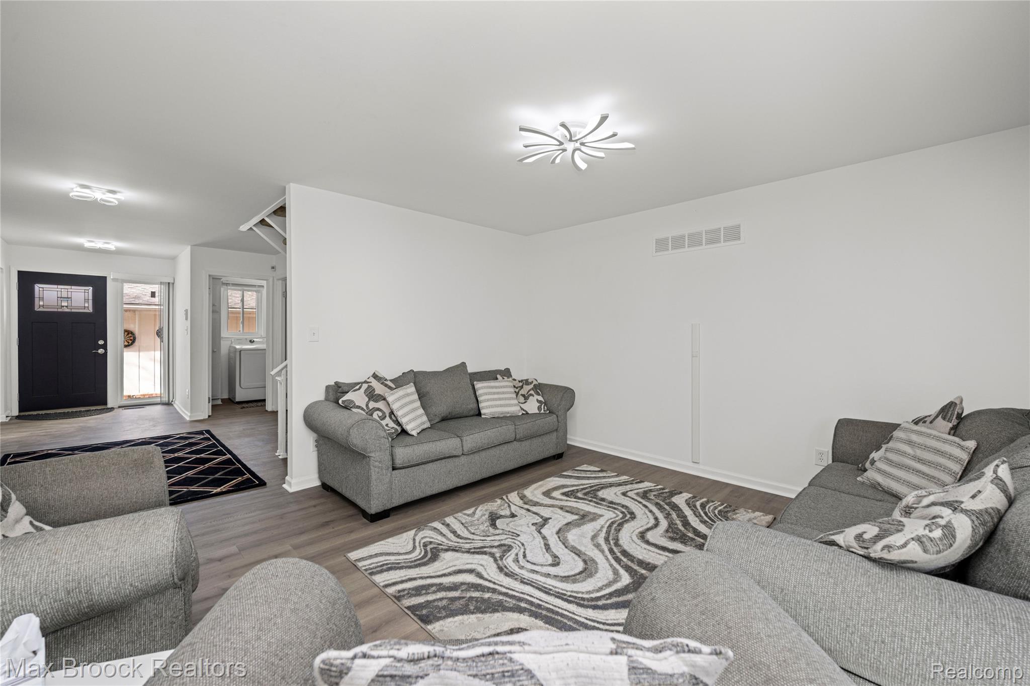 7451 Pebble Point West Bloomfield, MI 48322 - Photo 6 of 50