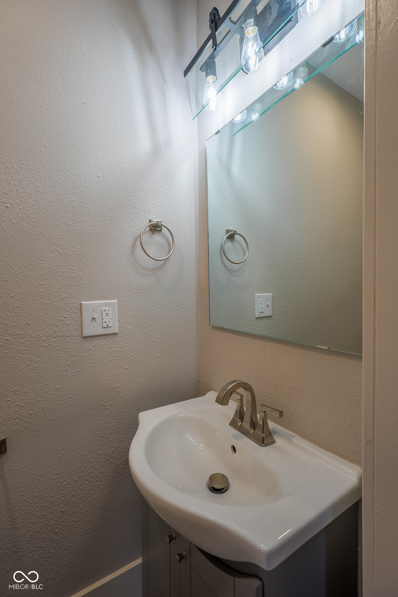 406 West 6th Street Anderson, IN 46016 - Photo 12 of 21