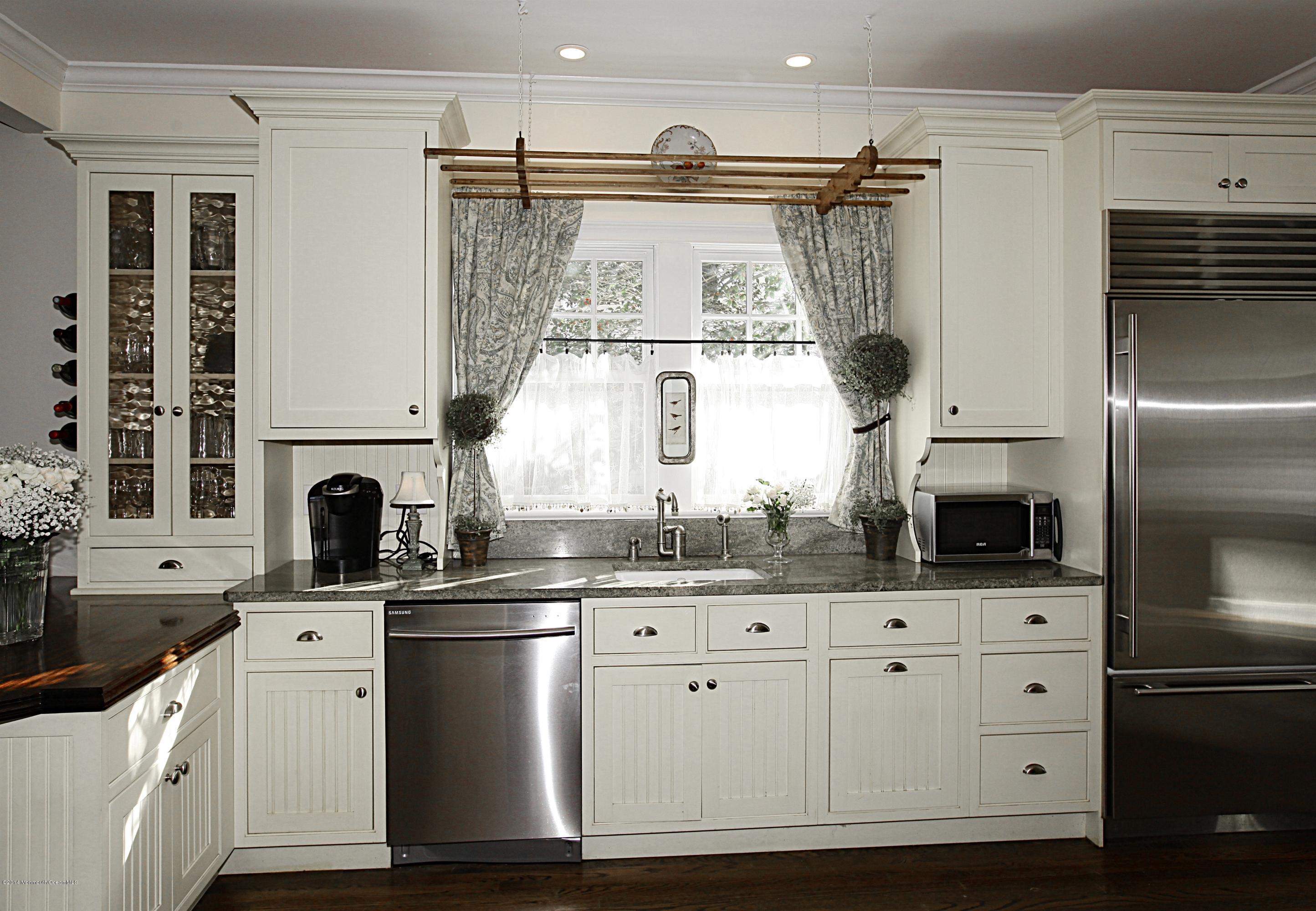 92 Battin Road Fair Haven, NJ 07704 - Photo 8 of 22 Kitchen-5