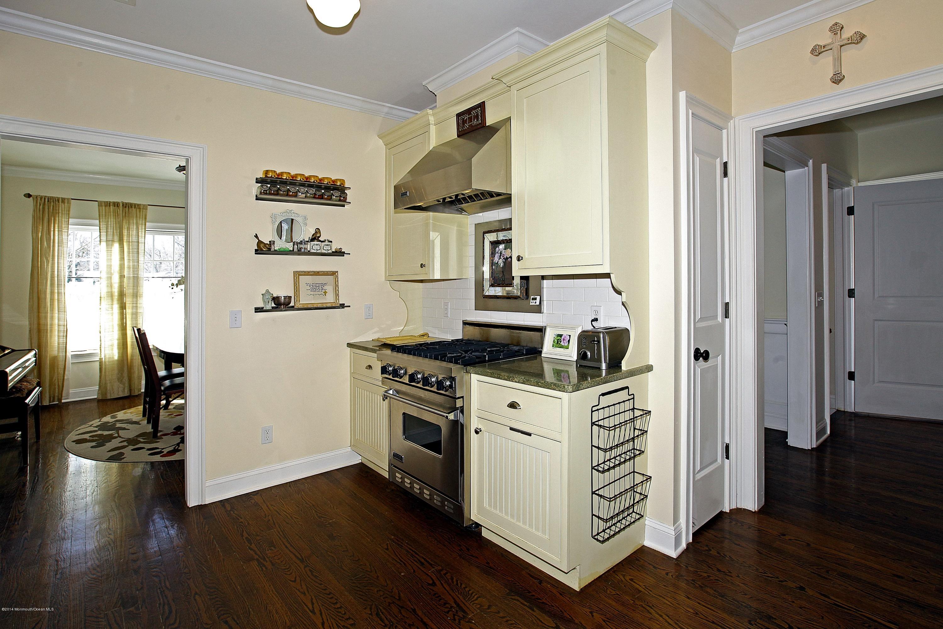 92 Battin Road Fair Haven, NJ 07704 - Photo 9 of 22 Kitchen-3