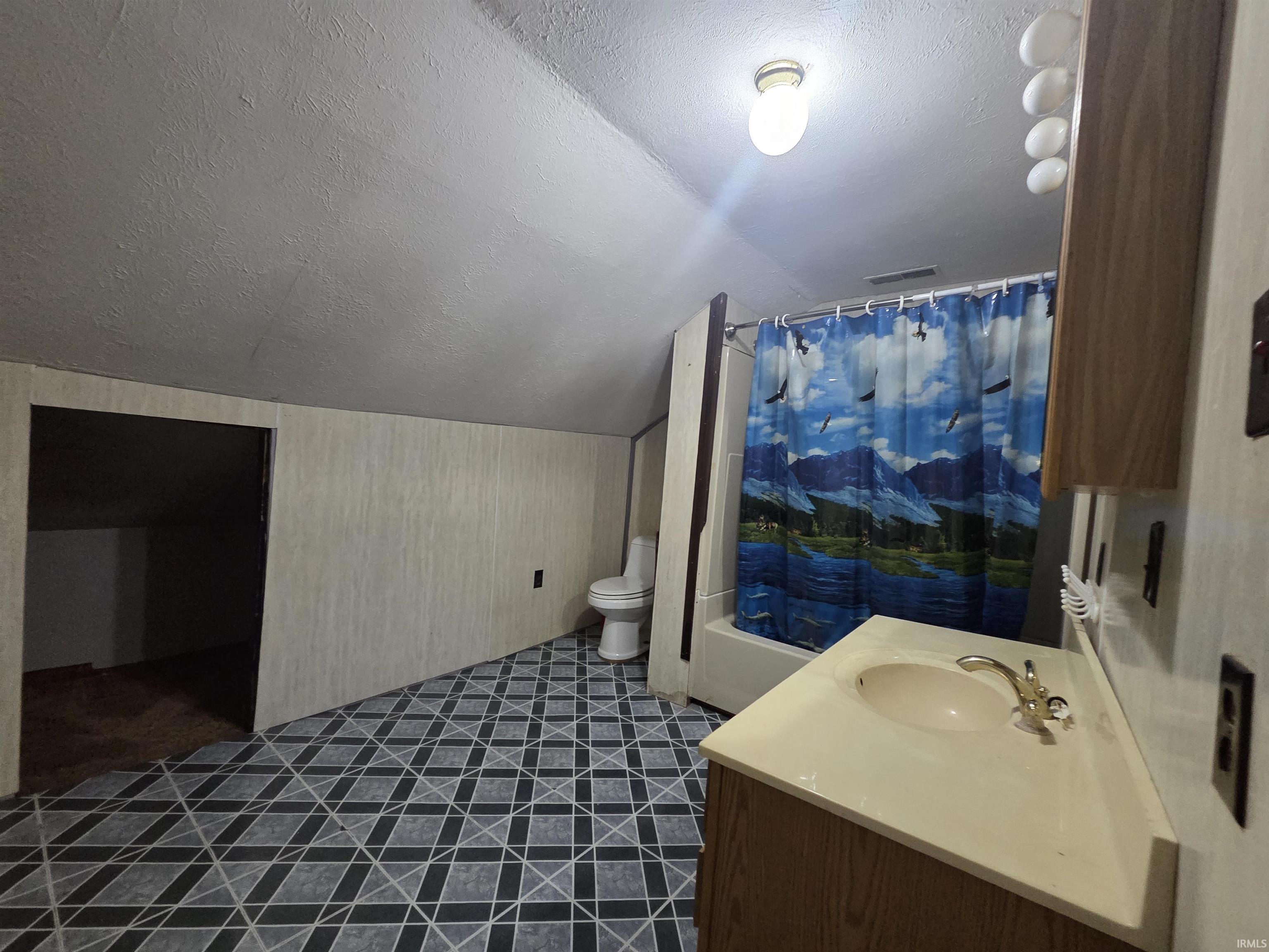 409 North Wilson Street Delphi, IN 46923 - Photo 8 of 20