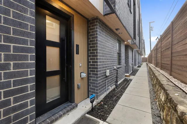 $599,000 | 1920 Dowgate Court, Dallas, TX 75204