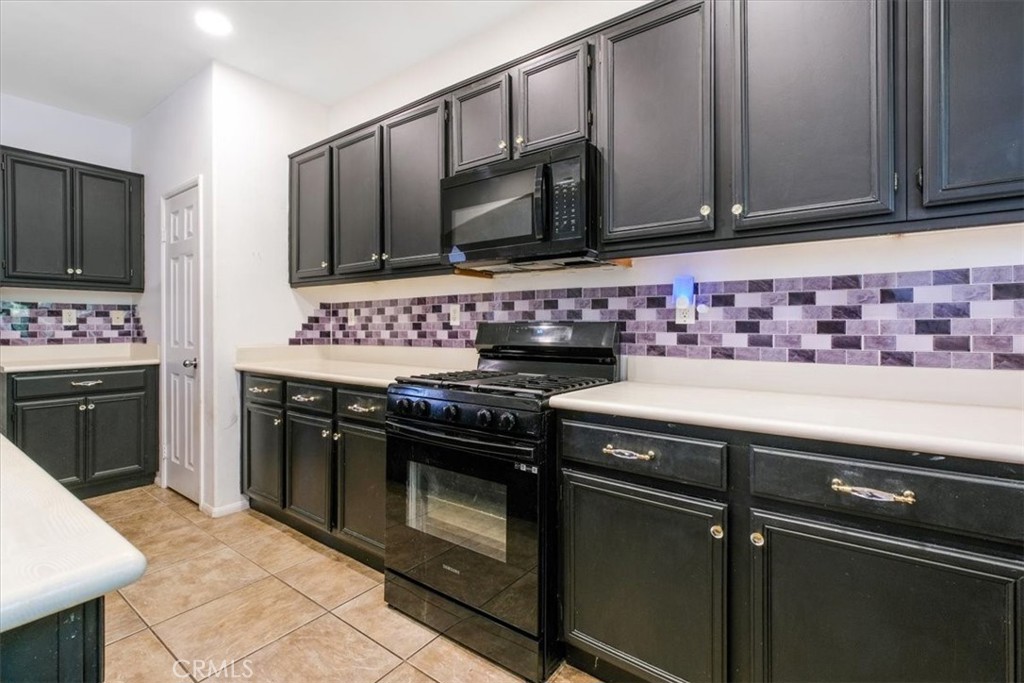 40530 Amador Drive Indio, CA 92203 - Photo 25 of 59 a kitchen with stainless steel appliances and cabinets