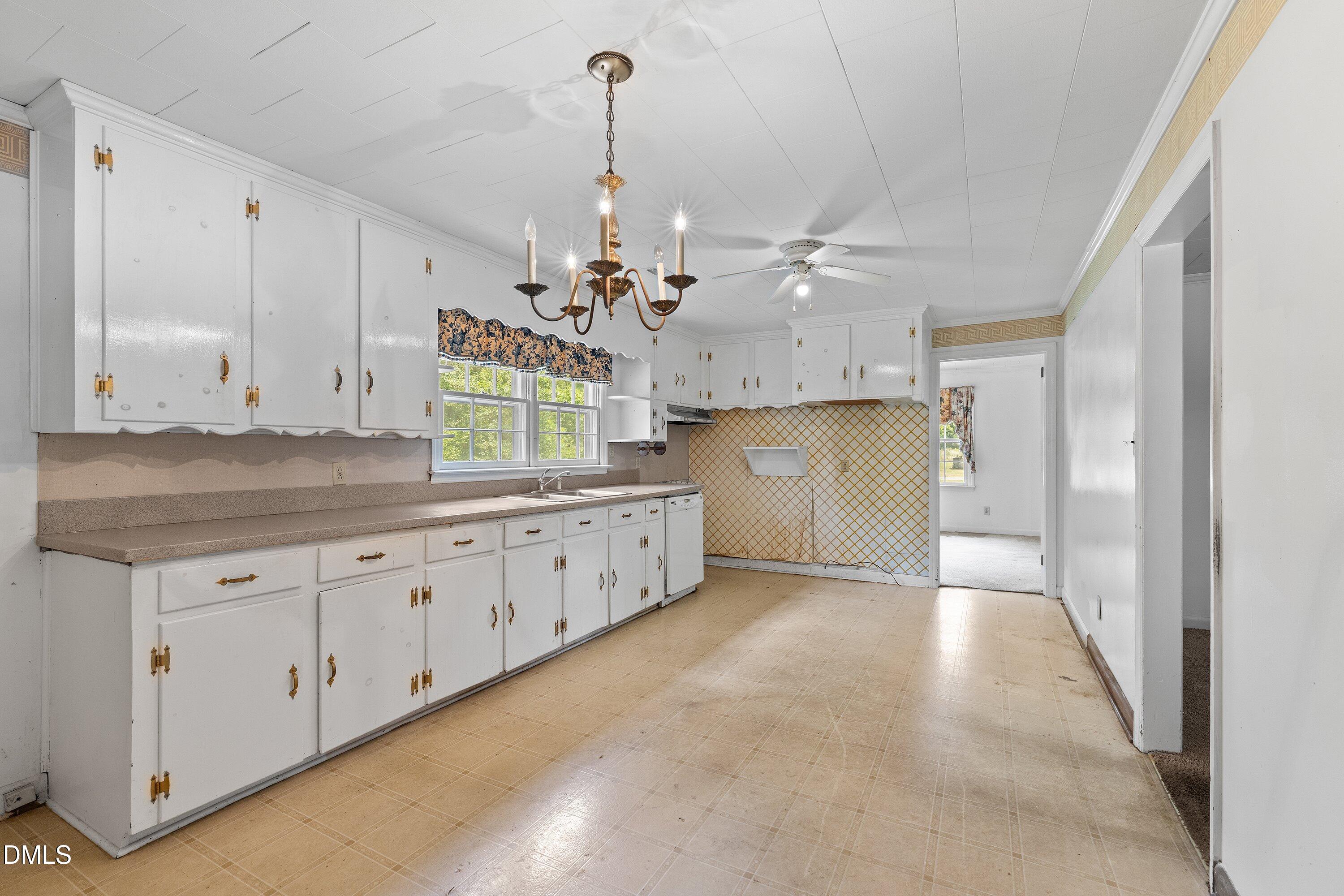 647 Mallard Road Smithfield, NC 27577 - Photo 24 of 33 Kitchen