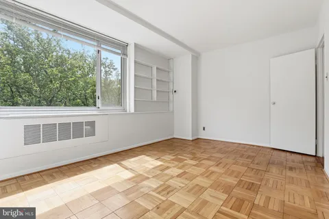 $320,000 | 4200 Cathedral Avenue Northwest, Unit 812, Washington, DC 20016