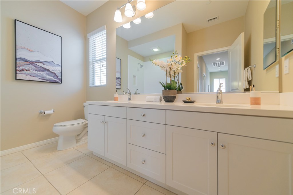 93 Rembrandt Irvine, CA 92620 - Photo 20 of 26 a bathroom with a toilet a sink and mirror