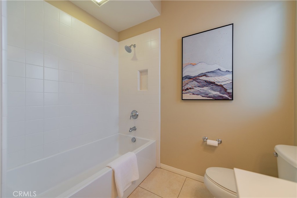93 Rembrandt Irvine, CA 92620 - Photo 21 of 26 a bathroom with a toilet and a bathtub
