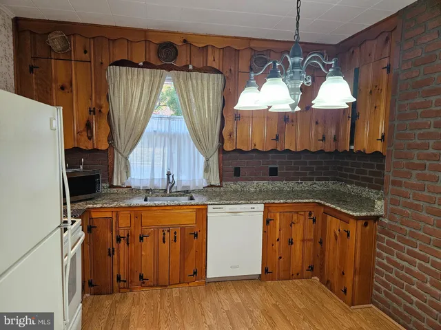 $3,295 | 1640 Walnut Avenue, Oreland, PA 19075