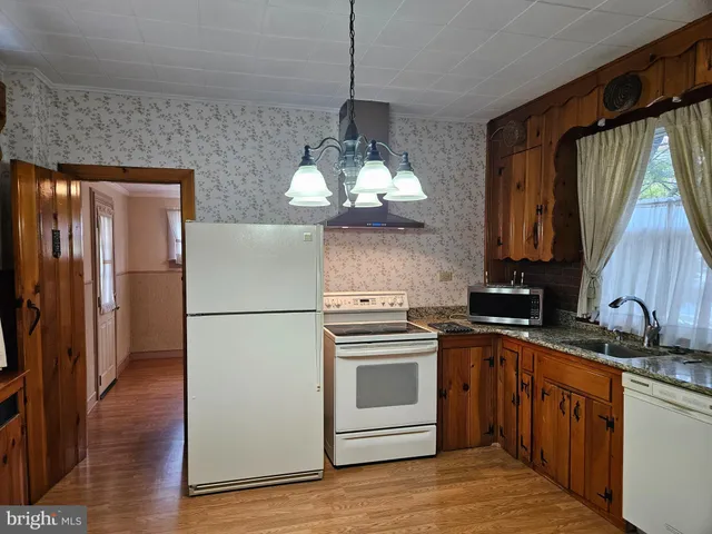 $3,295 | 1640 Walnut Avenue, Oreland, PA 19075