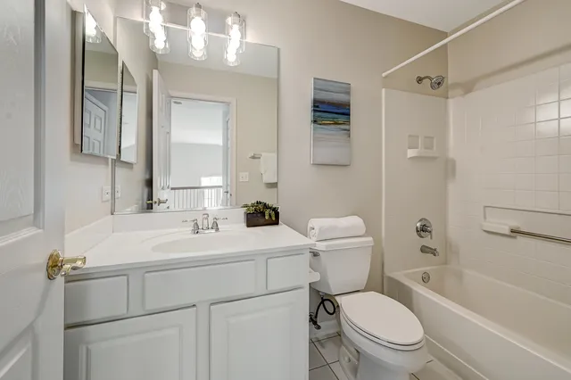 $579,999 | 241 Wildflower Lane, La Grange, IL 60525