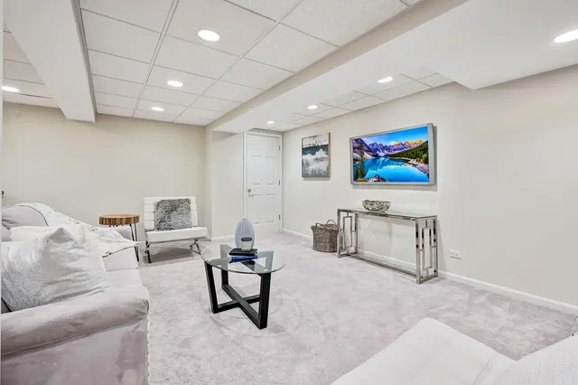 $579,999 | 241 Wildflower Lane, La Grange, IL 60525