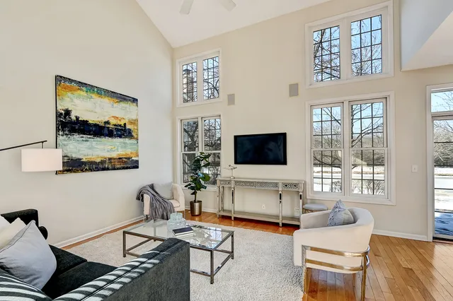 $579,999 | 241 Wildflower Lane, La Grange, IL 60525