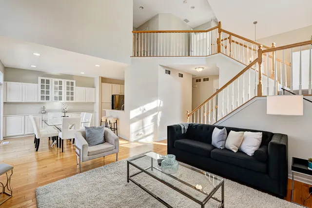 $579,999 | 241 Wildflower Lane, La Grange, IL 60525