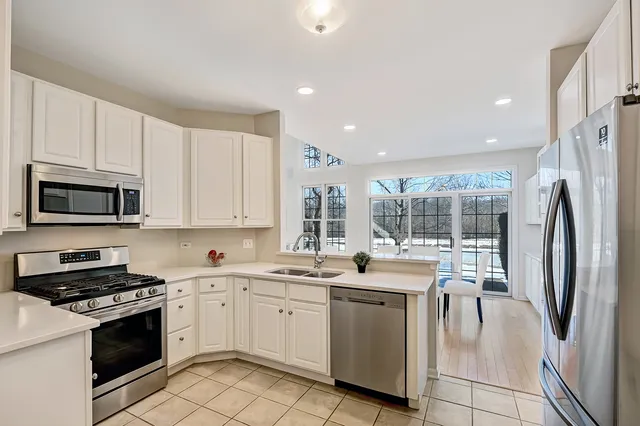 $579,999 | 241 Wildflower Lane, La Grange, IL 60525