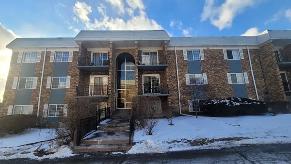 $1,950 | 1603 North Windsor Drive, Unit 202, Arlington Heights, IL 60004