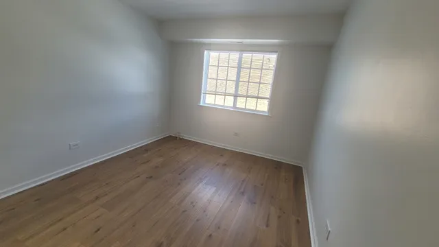 $1,950 | 1603 North Windsor Drive, Unit 202, Arlington Heights, IL 60004