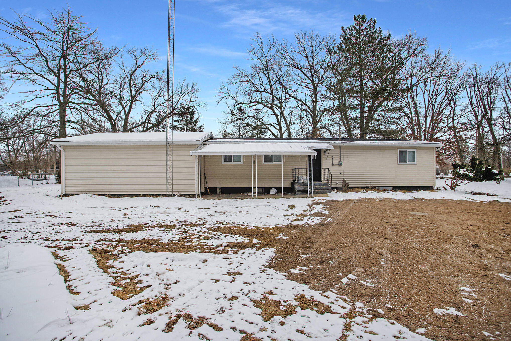 1208 Leet Road Niles, MI 49120 - Photo 2 of 17 Back of House
