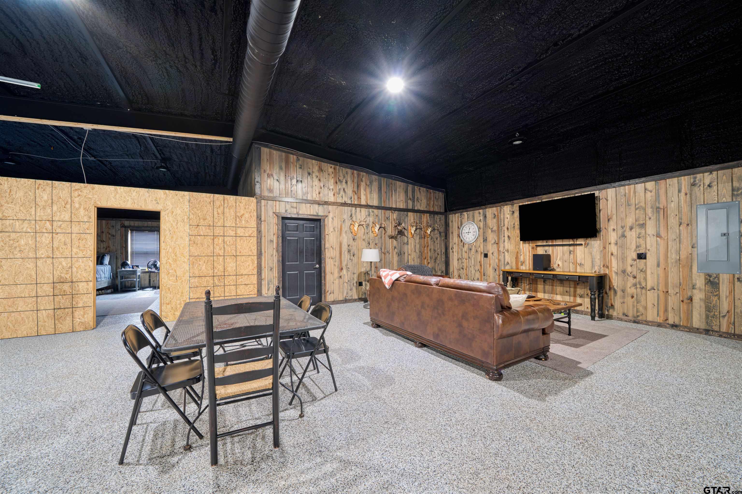 121 Oak Hl Road Kilgore, TX 75662 - Photo 4 of 27 Gallery Image 4