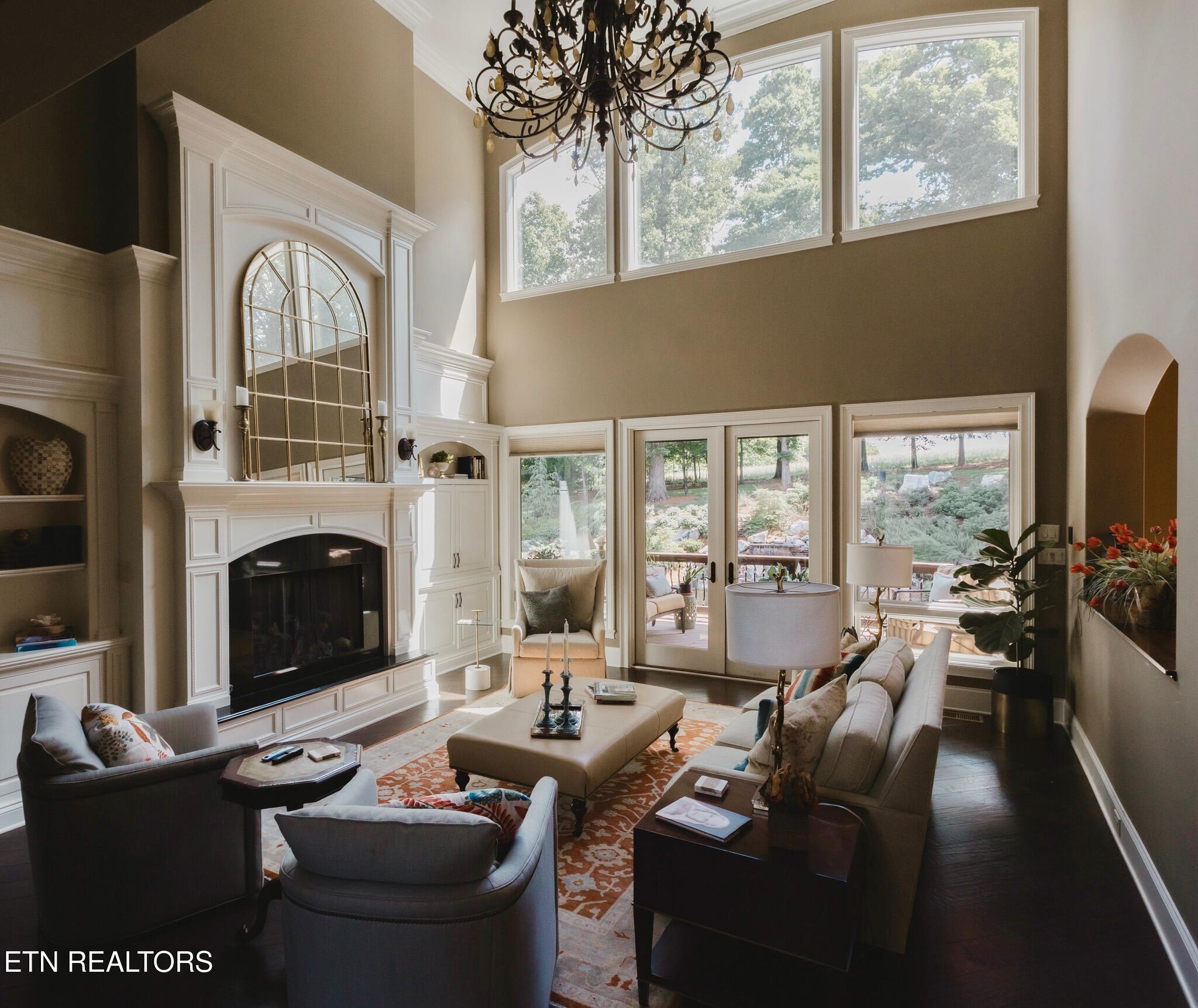 612 McFee Road Knoxville, TN 37934 - Photo 6 of 10 Living Room