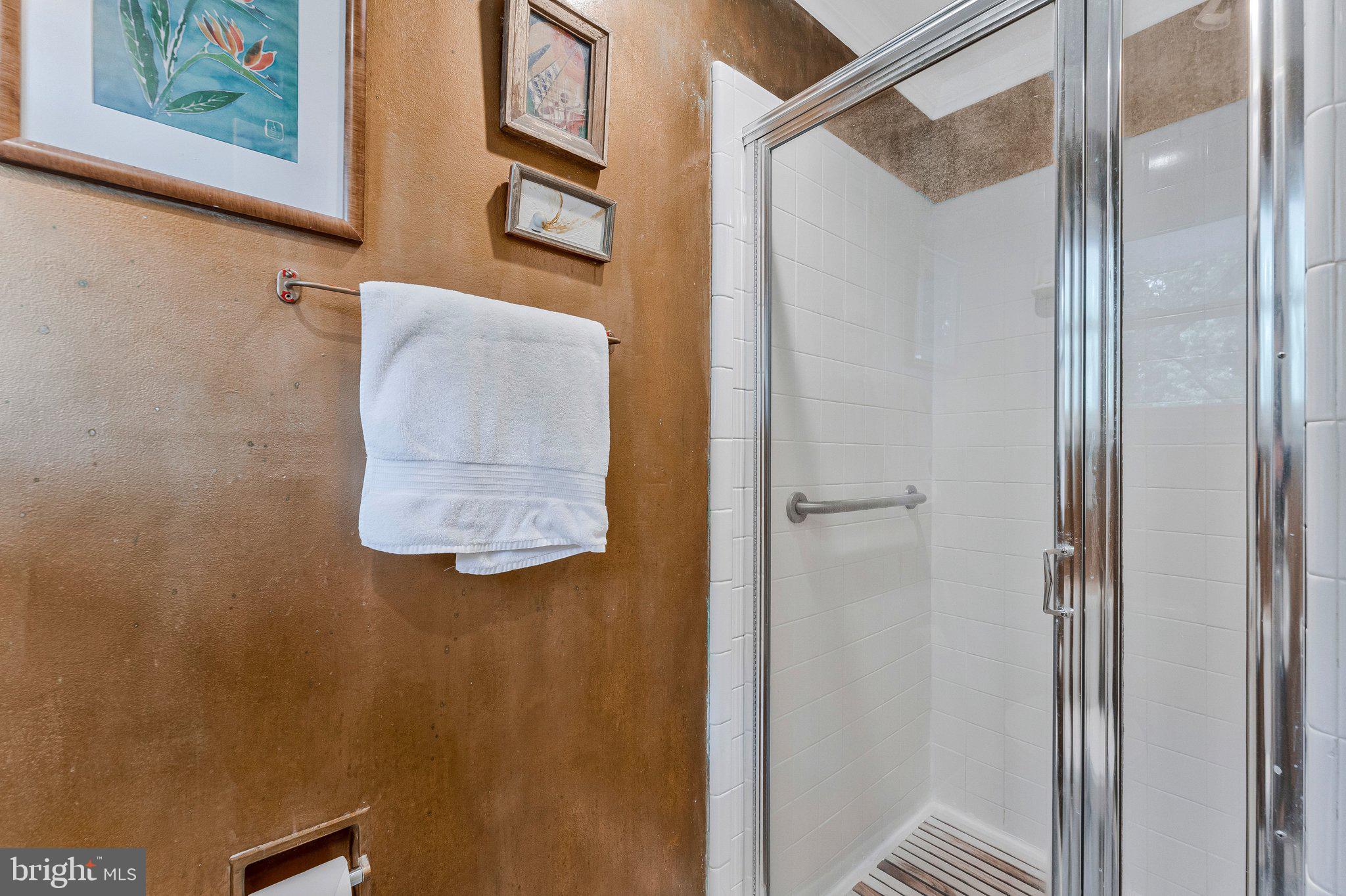 1712 Birch Road McLean, VA 22101 - Photo 28 of 59 Primary bedroom ensuite bathroom