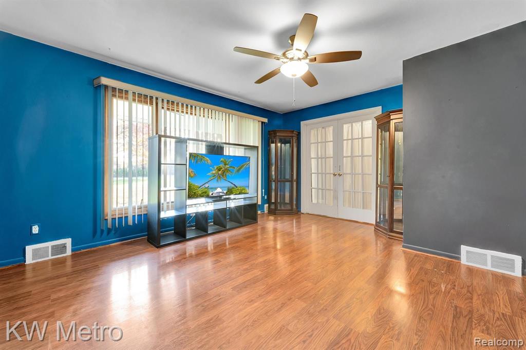 7380 Villamuer Road West Bloomfield, MI 48322 - Photo 13 of 59