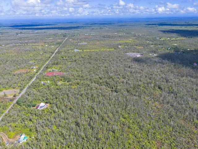 a view of a pathway with a yard