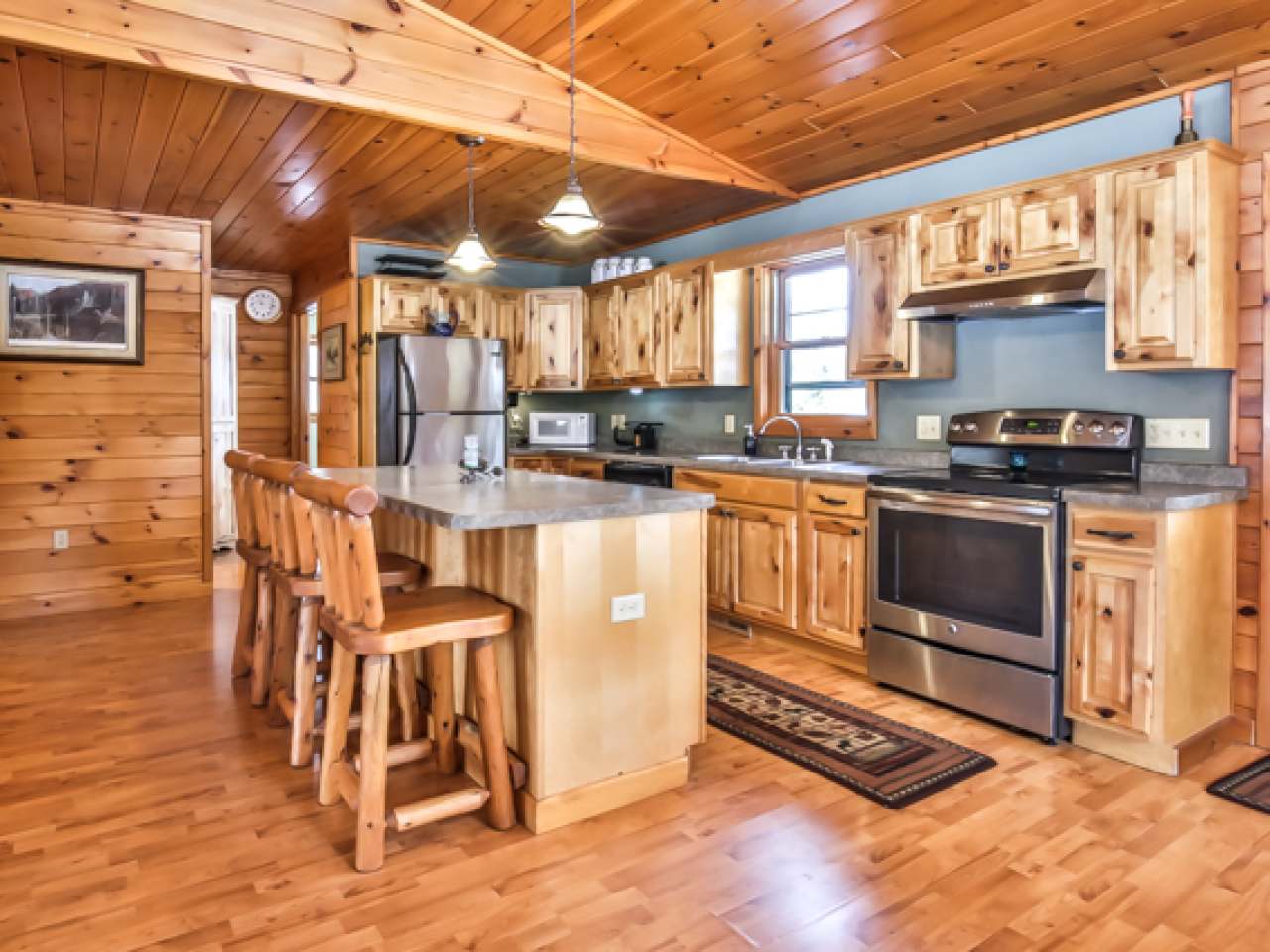 6215 River Road Eagle River, WI 54521 - Photo 10 of 39 Gallery Image 10