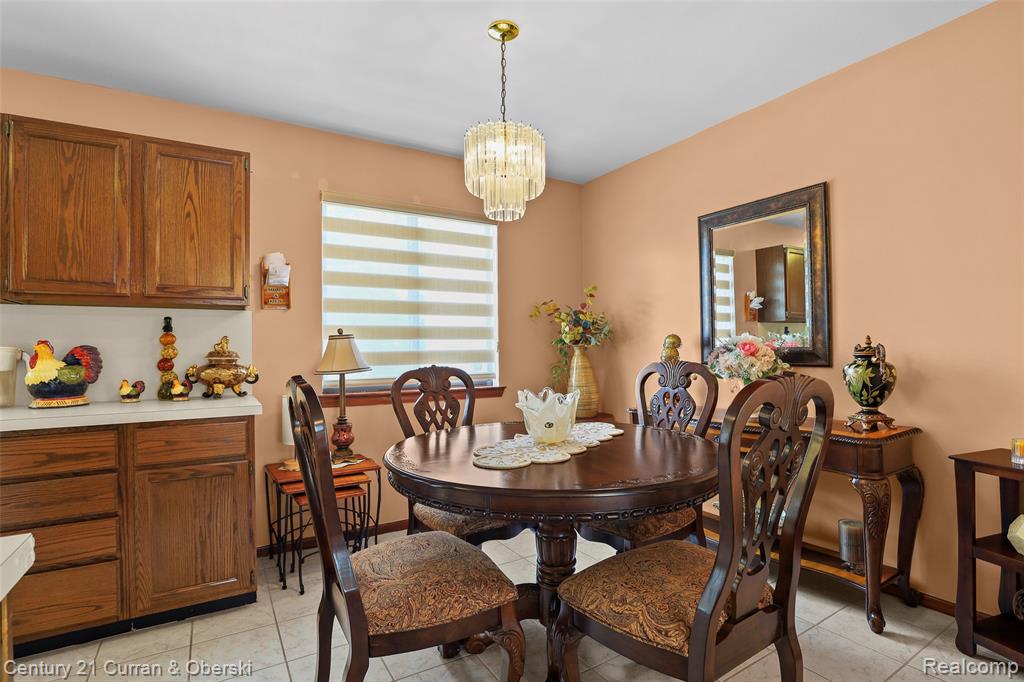 5296 Chase Road Dearborn, MI 48126 - Photo 9 of 36