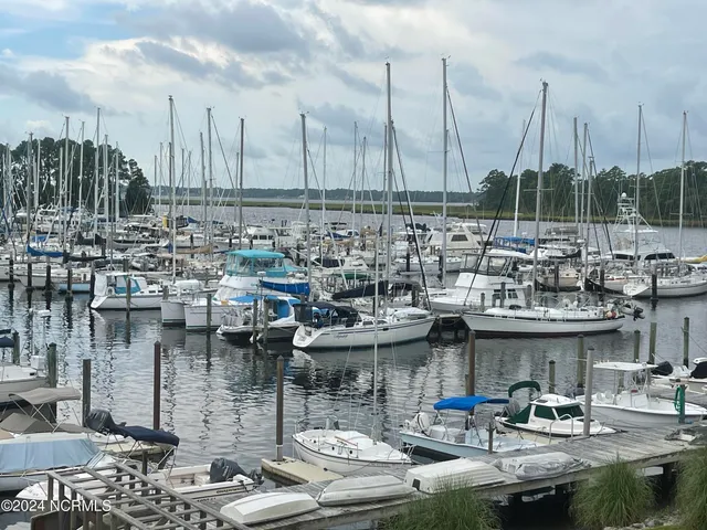 $1,350 | 117 Dock Side Drive, New Bern, NC 28560