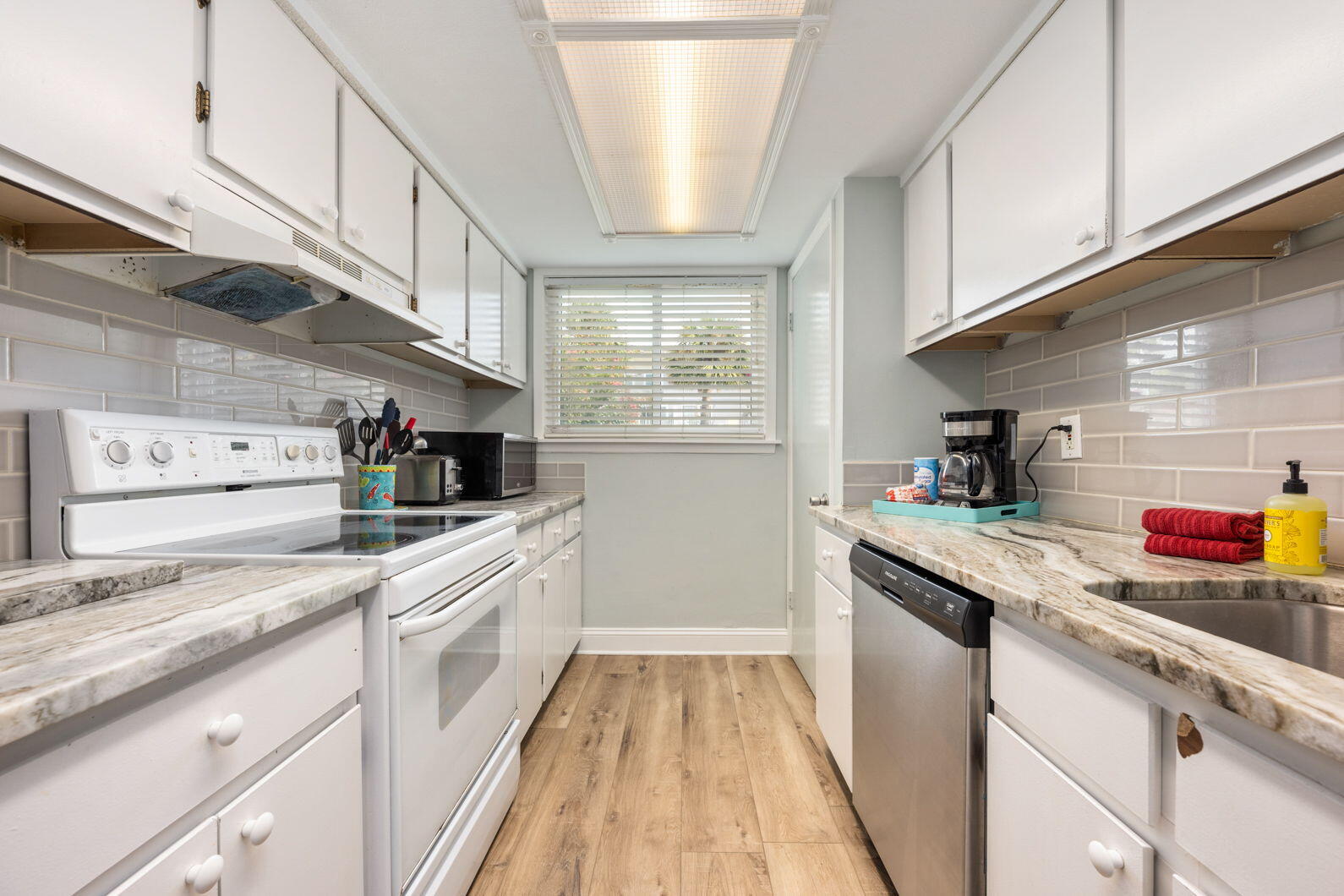 940 Highway 98, Unit 31 Destin, FL 32541 - Photo 14 of 36 a kitchen with stainless steel appliances granite countertop lots of counter top space and cabinets