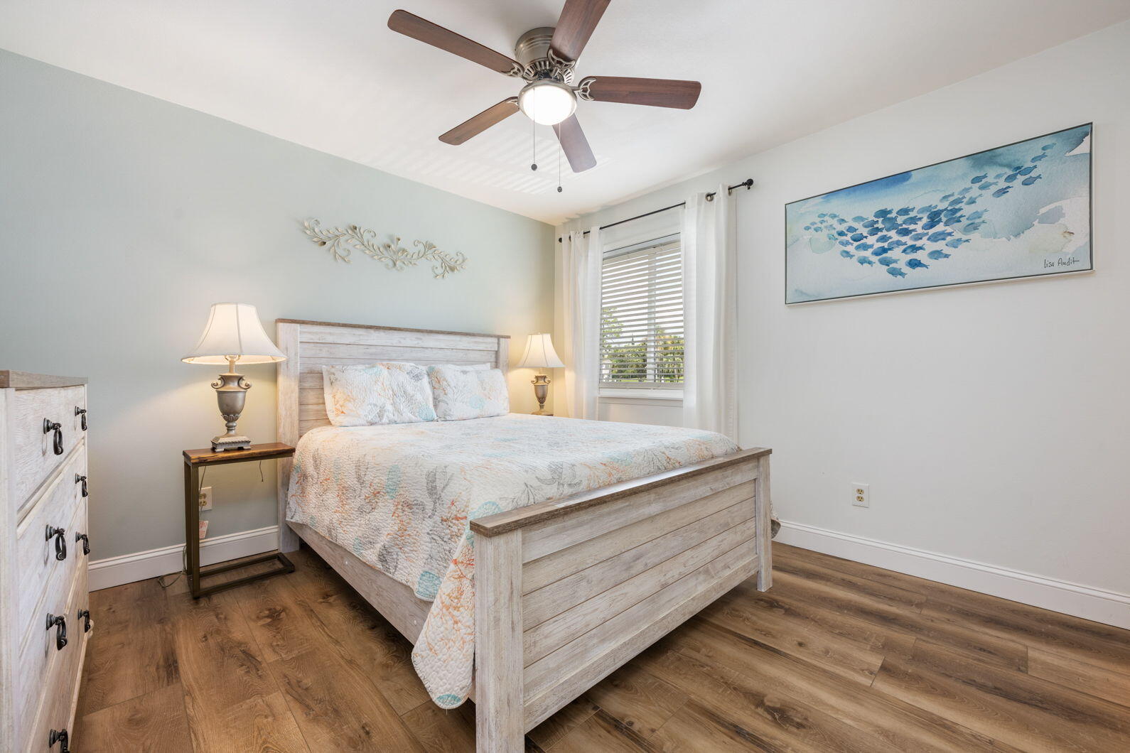 940 Highway 98, Unit 31 Destin, FL 32541 - Photo 19 of 36 a bedroom with a bed and a ceiling fan