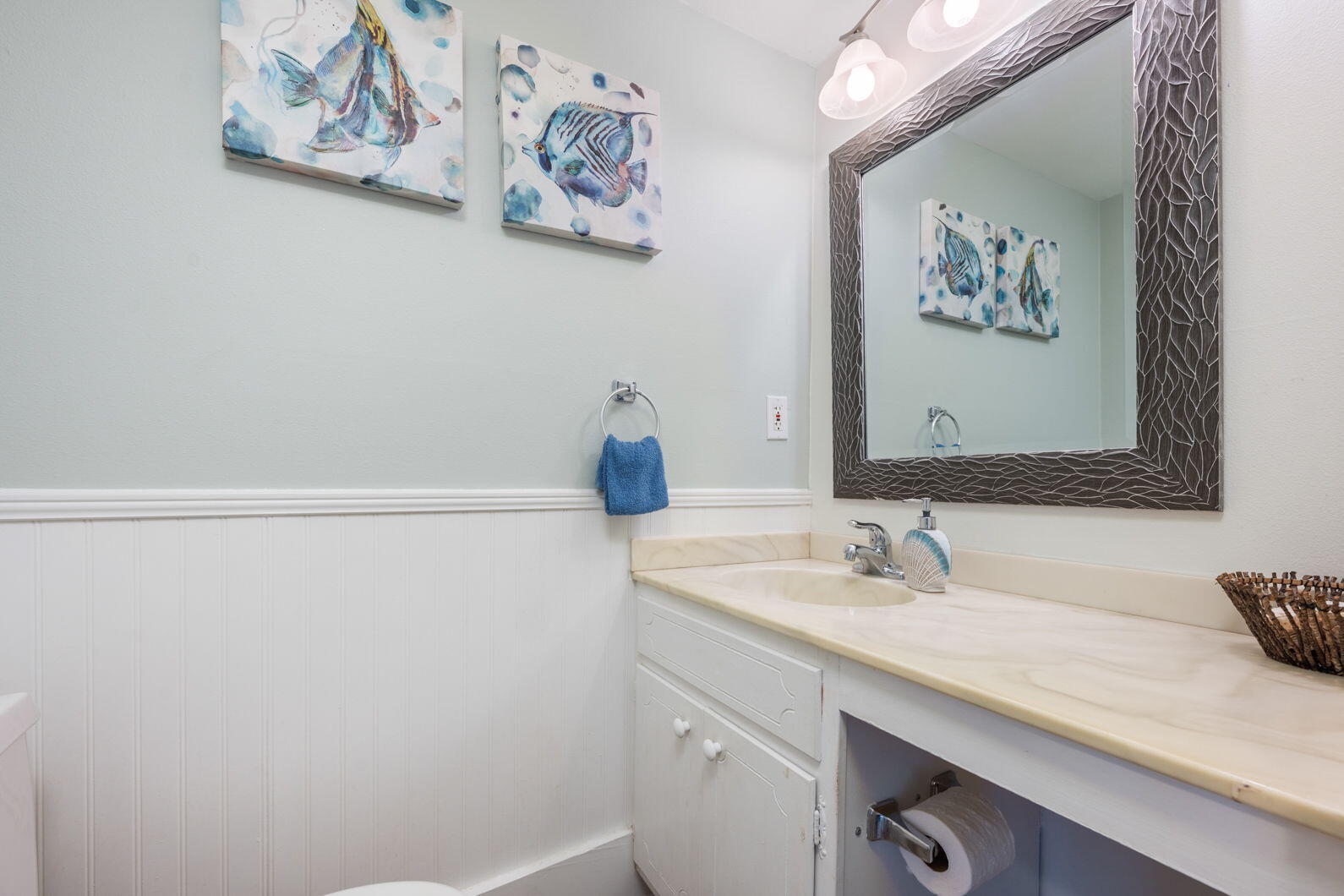 940 Highway 98, Unit 31 Destin, FL 32541 - Photo 5 of 36 a bathroom with a sink and a mirror