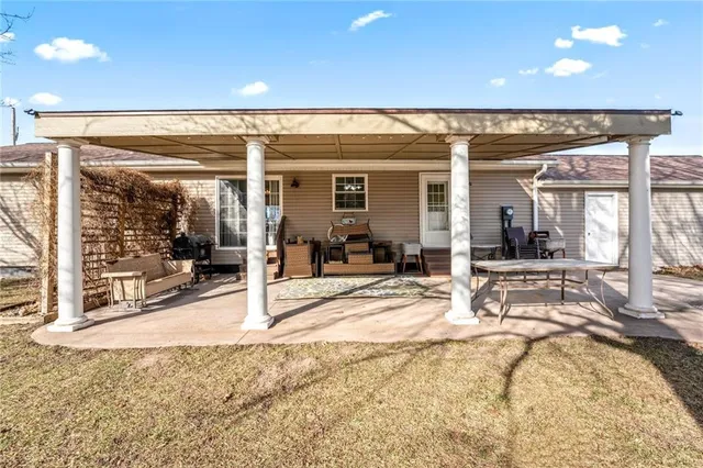 $525,000 | 20711 South Parris Road, Pleasant Hill, MO 64080