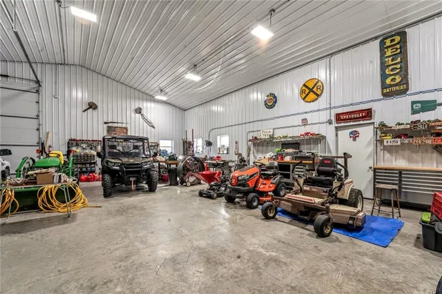 $525,000 | 20711 South Parris Road, Pleasant Hill, MO 64080