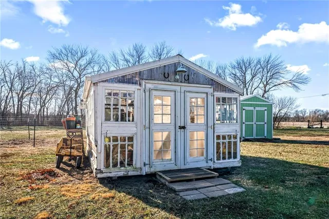 $525,000 | 20711 South Parris Road, Pleasant Hill, MO 64080