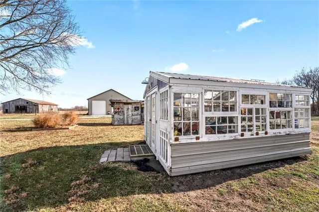 $525,000 | 20711 South Parris Road, Pleasant Hill, MO 64080